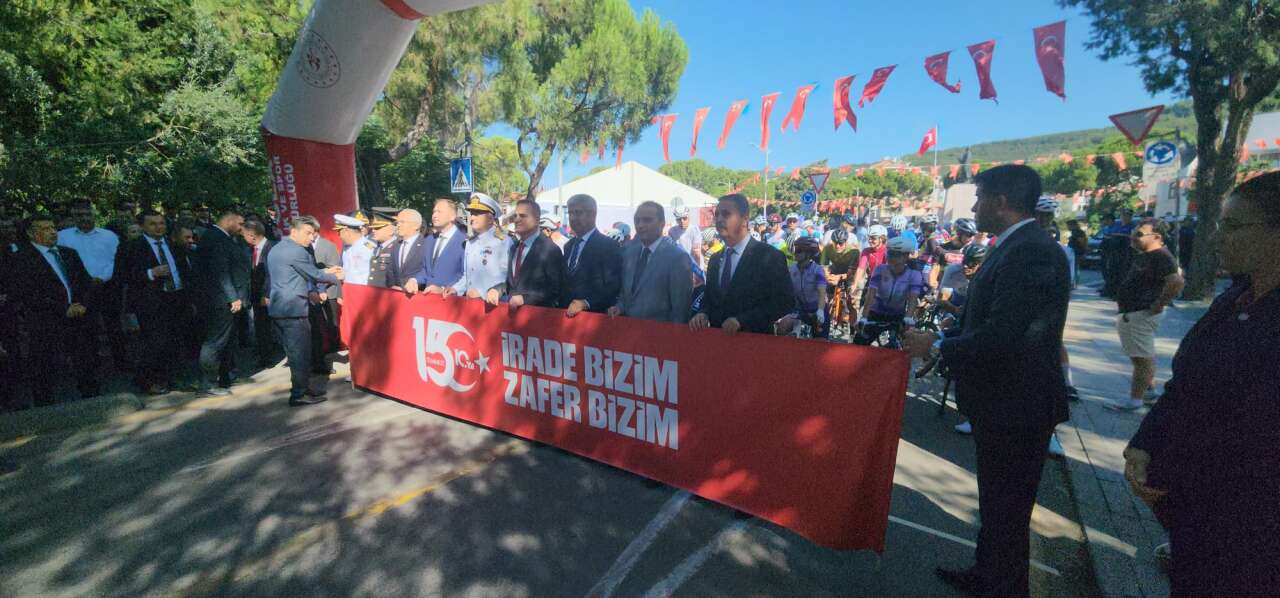 Muğla'da 15 Temmuz Şehitleri Bisiklet Yol Yarışının Startını Vali Akbıyık Verdi 3